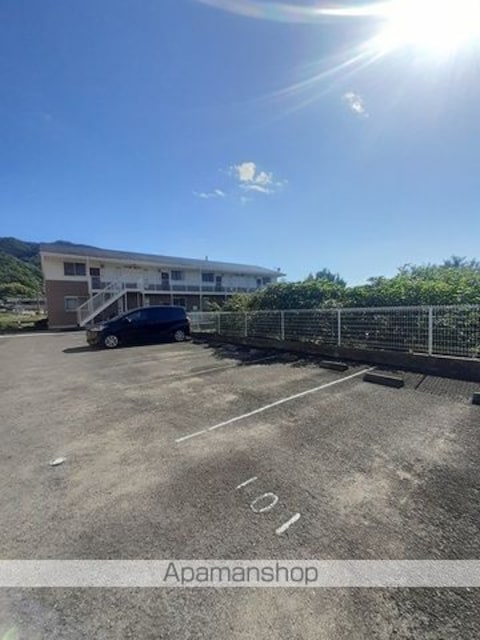 カンフォートＨＩＲＡＯＫＡ[3K/53.82m2]の駐車場