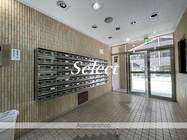 関内ロイヤルガーデンの玄関写真