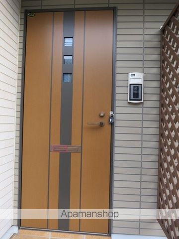 新潟市中央区 2階建 築12年の玄関写真