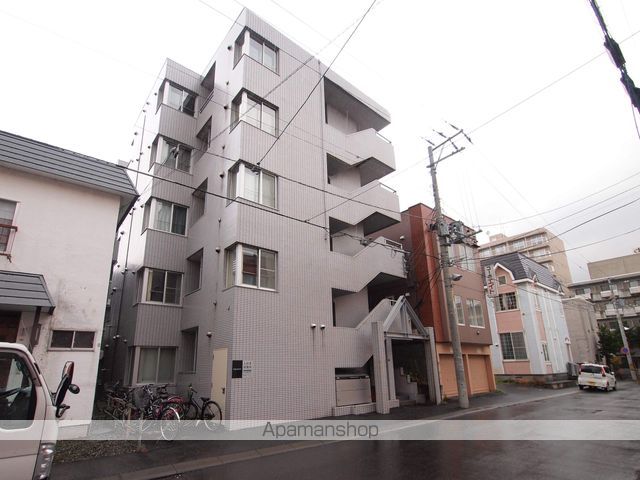 メゾンエクレーレ本郷通8丁目の外観写真