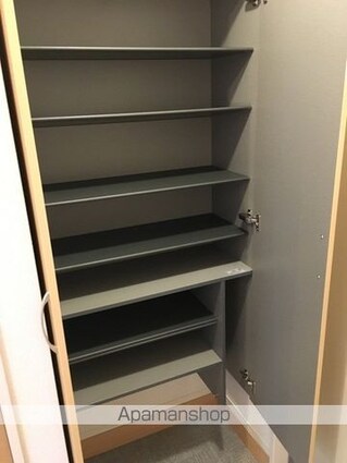 Ｄーｒｏｏｍ新寺[1LDK/50.53m2]の玄関