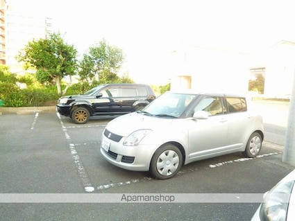 クレセール鹿嶋[1K/31m2]の駐車場