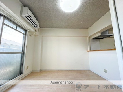 アルト雄郡　東棟[1R/22.9m2]のリビング・居間