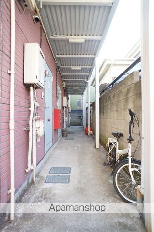 ヒルズ二和の玄関写真
