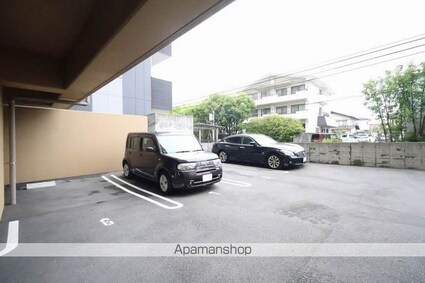 Ｇｏｌｄ　Ｃｏｕｒｔ楽々園[1K/34.79m2]の駐車場1