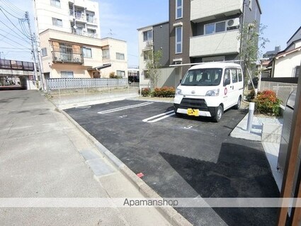 Ｄーｒｏｏｍ白萩町[1LDK/56.36m2]の駐車場