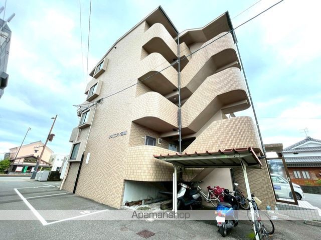 アメニティ日高の外観写真
