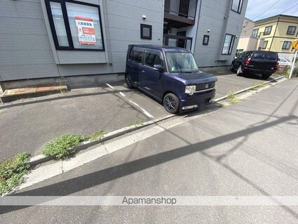 コーポすずらん[1R/24.8m2]の駐車場