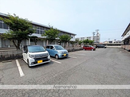 ファミーユ・ヴィラ　Ｂ・Ｃ　Ｃ棟[2LDK/55.2m2]の駐車場