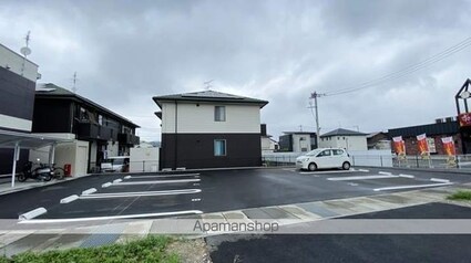 オンユアマーク[1LDK/44.61m2]の駐車場