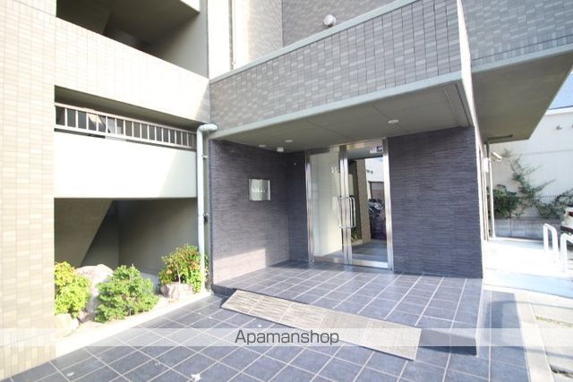 ベンハウス伊福町の玄関写真