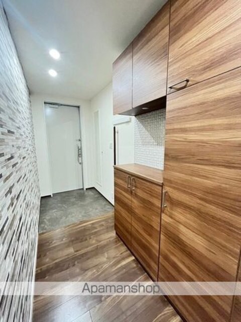和歌山県和歌山市鷹匠町２丁目[2LDK/63.72m2]の玄関