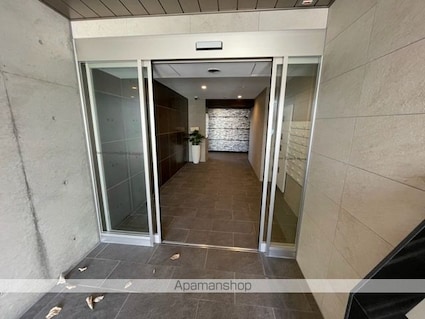 Ｆａｖｏｒ　Ｃｏｕｒｔ南草津[1LDK/30.72m2]のエントランス1