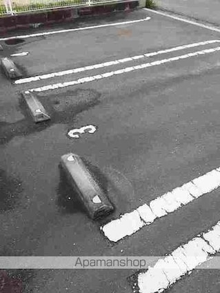 サニーヴィラ[1R/32.9m2]の駐車場