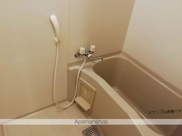 ダイナコートエスタディオサラA棟の内装写真