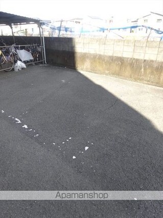 和歌山県和歌山市西小二里２丁目[3DK/51m2]の駐車場1