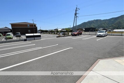 エステートⅢ[2LDK/58.21m2]の駐車場2