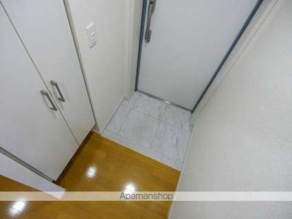 ユニロイヤル九段南[1K/40.09m2]の玄関