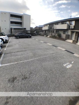 ルミエール[2LDK/63.62m2]の駐車場1