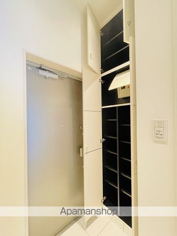 SLANT WALLSの内装写真