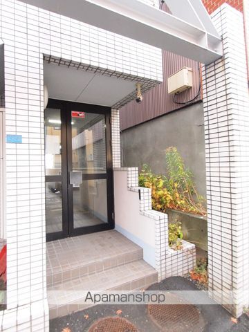 メゾンエクレーレ本郷通8丁目の玄関写真