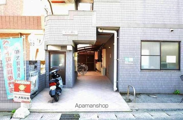 K1ビルの玄関写真