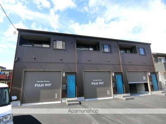 ガレージハウス FUJI PITの外観写真