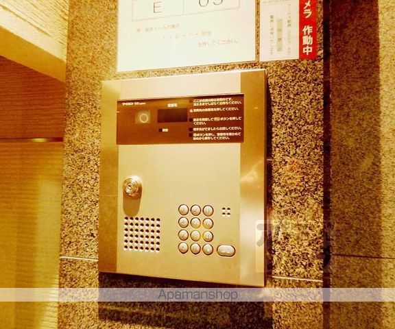 メディナ三条室町の玄関写真