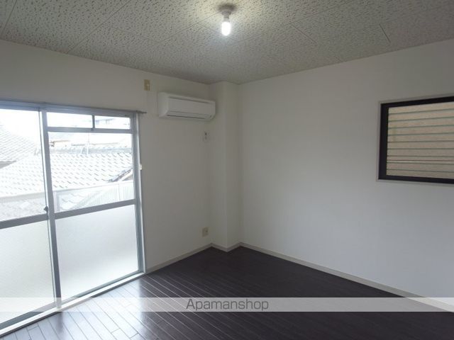 紫野上柏野町マンションの内装写真