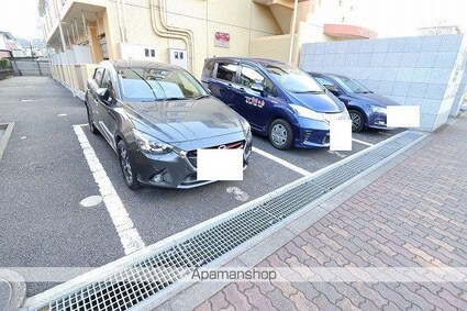 ヴィルヌーブ柏[1K/27.2m2]の駐車場