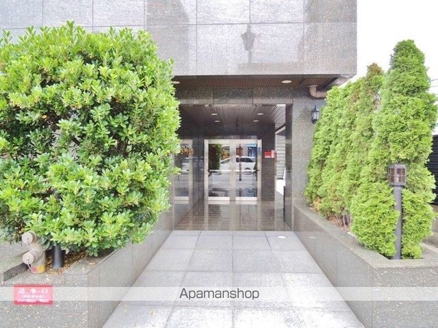 ROYAL QUEENS PARK江坂の玄関写真