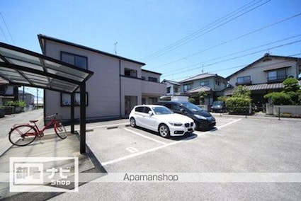 フォブールＮーＴＯＷＮ　Ｂ棟[2LDK/54.65m2]の駐車場1