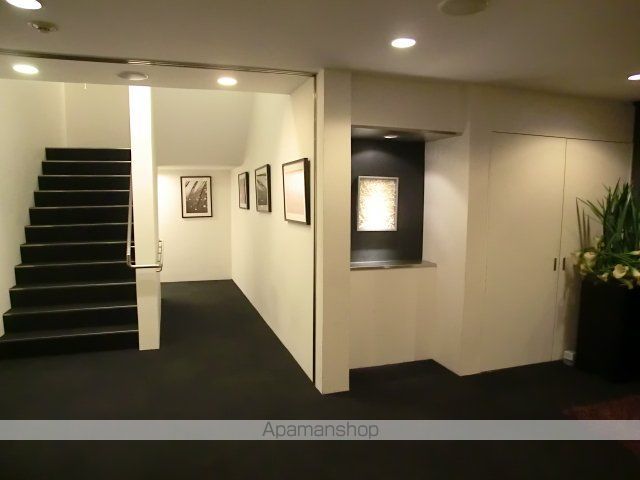 W.O.B.NISHIUMEDAの内装写真