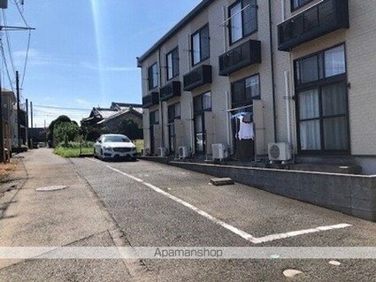 レオパレスエクレール君塚[1K/20.28m2]の駐車場