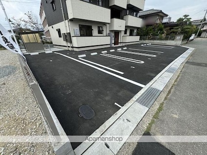 Ｌｅｍｏｎ　ｇｒａｓｓ（レモングラス）[1LDK/47.58m2]の駐車場