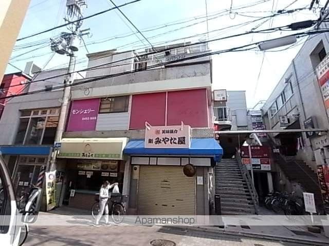 第三三功ビルの玄関写真