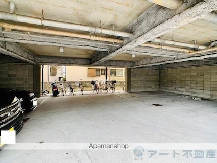 第８０杉フラット[1R/28.21m2]の駐車場2