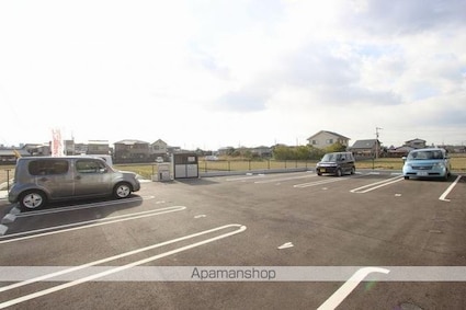 ゼファー・プレッソ[1LDK/45.47m2]の駐車場