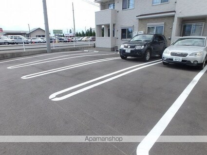 カーサ　エテルナ　Ⅱ[1LDK/50.6m2]の駐車場