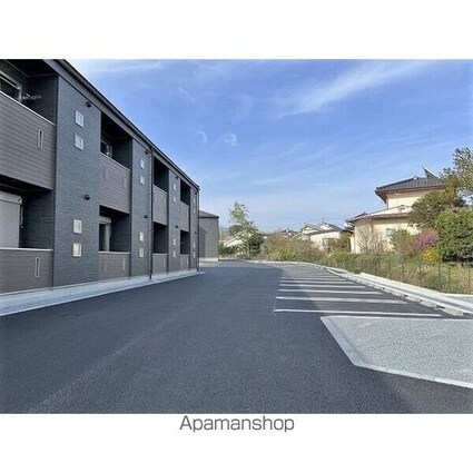 ラフィネ西軽井沢Ａ[1K/33.81m2]の駐車場