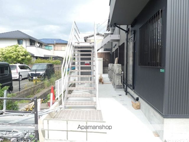 ハナミアパートメントの玄関写真