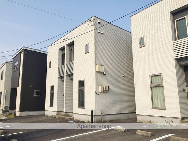 White squareの外観写真