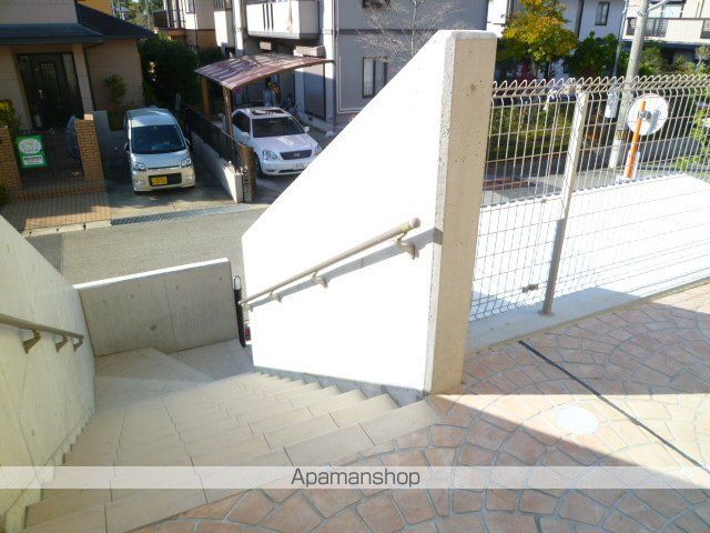 レジデンス藤原台の玄関写真