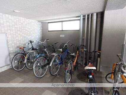 メゾン・ド・ヴェール[1DK/30.5m2]の駐車場