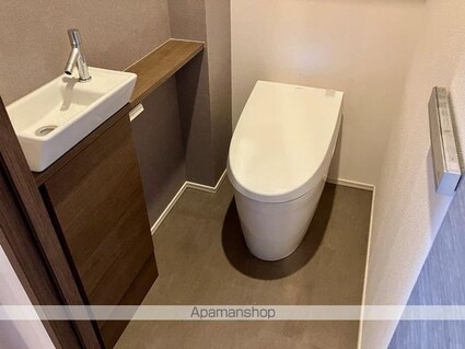 ベイズタワー＆ガーデン[1LDK/61.45m2]のトイレ