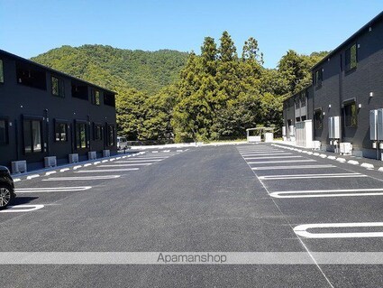 アヴニール　ラディユ　Ⅰ[1LDK/50.14m2]の駐車場