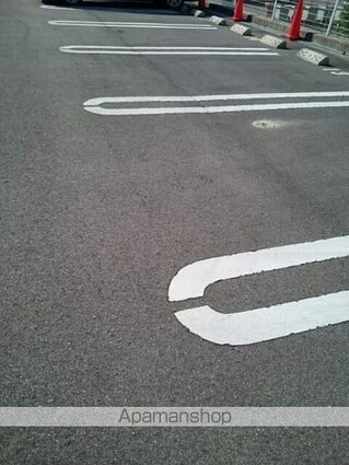 ポルト・ボヌールＭ　Ⅲ[1LDK/42.28m2]の駐車場2