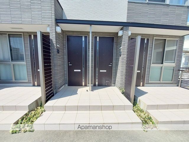 LARK HILLSの外観写真