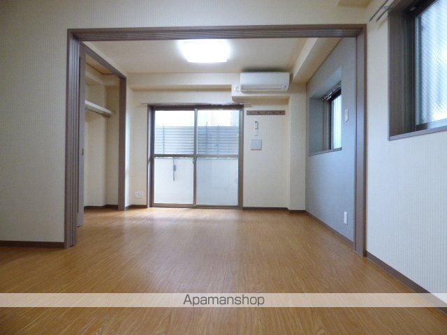 クリスタルコートESAKAの内装写真