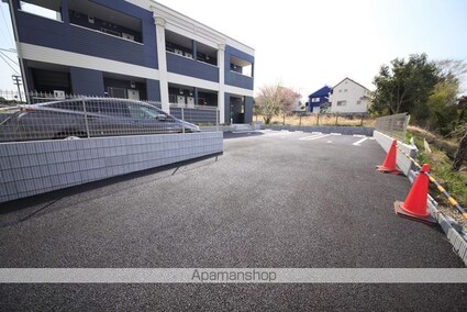 ウィング[1K/30.87m2]の駐車場